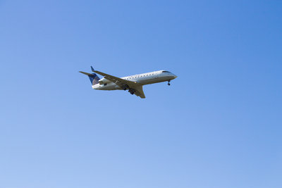 United Express Bombardier CRJ-200LR N926SW.jpg