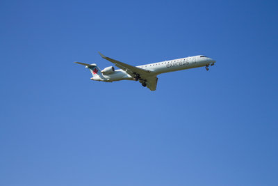 Air Canada Express Bombardier CRJ-705ER C-GJAZ.jpg