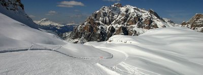 lagazioi-piste-mit-wunderschoenem-conturines-berg.jpg